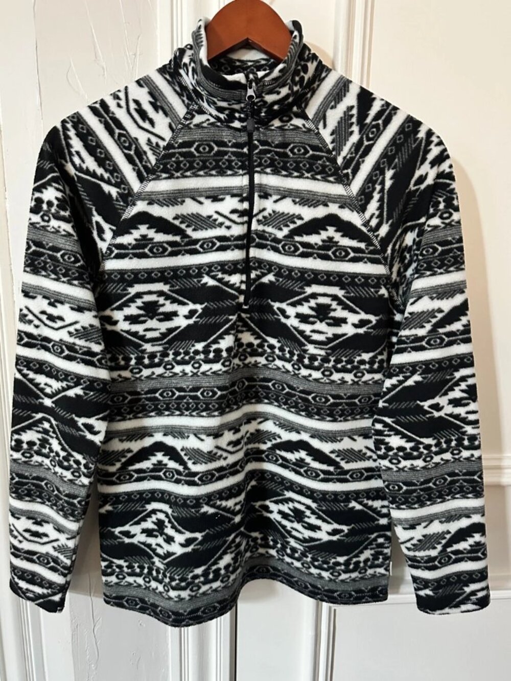 Eddie Bauer Women’s Medium 1/4 Zip Fleece Pullover Aztec Print Black White